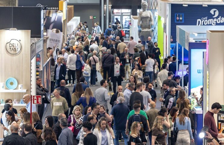 Vista del Salón Gourmets 2026 en IFEMA Madrid con expositores y productos gastronómicos