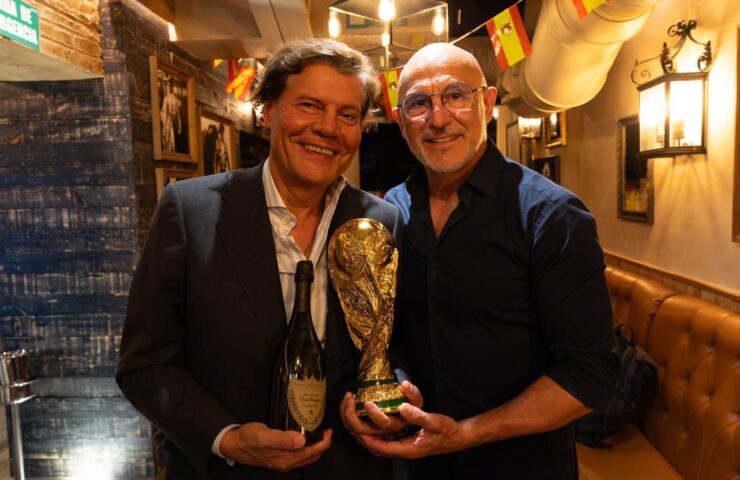 Tito Pajares, presidente de CEONM, junto a Luis de la Fuente, seleccionador nacional y campeón del mundo.